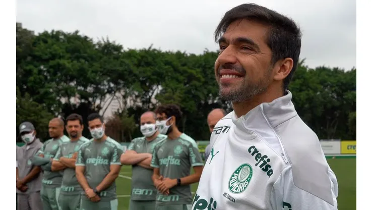 Abel se encanta com atacante do Palmeiras e rasga elogios: "Exemplo de jogador coletivo"