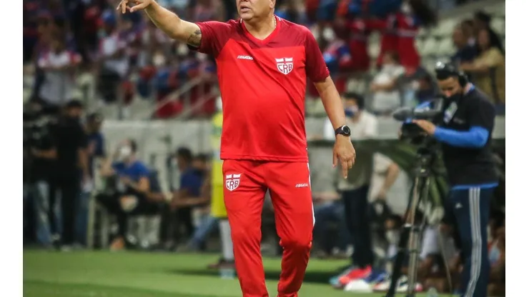 Lucas Emanuel/AGIF. Com CRB irregular na temporada, Marcelo Cabo aproveita classificação para falar com a torcida.