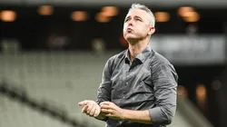 Foto: (Kely Pereira/AGIF) - Tiago Nunes tem sido pressionado por parte da torcida do Ceará