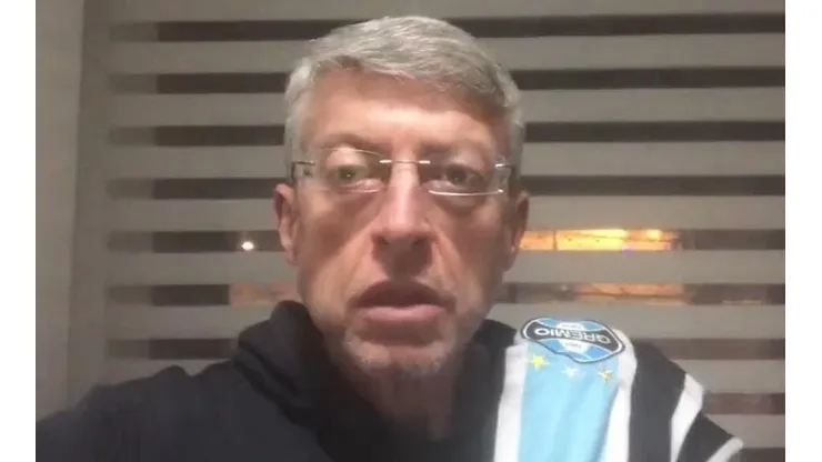 Foto: Reprodução/Twitter - Farid 'desceu a lenha' no jogador.