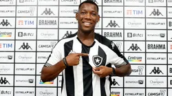 Foto: (Flickr Oficial Botafogo/Vítor Silva/Botafogo) - Patrick de Paula foi oficialmente apresentado pelo Botafogo nesta sexta (25)