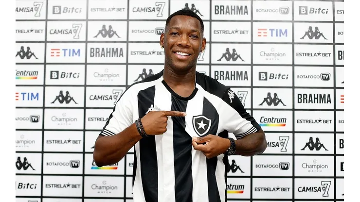 Foto: (Flickr Oficial Botafogo/Vítor Silva/Botafogo) - Patrick de Paula foi oficialmente apresentado pelo Botafogo nesta sexta (25)