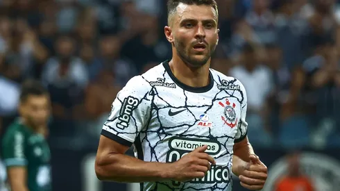 Foto: Marcello Zambrana/AGIF - Júnior Moraes (foto) teve plateia especial na Neo Química Arena contra o Guarani