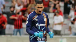 Santos negocia saída do Athletico (Foto: Joao Vitor Rezende Borba/AGIF)