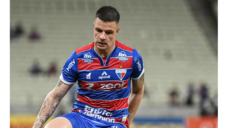 Fluminense quer fechar com Kayzer até dia 9 de janeiro