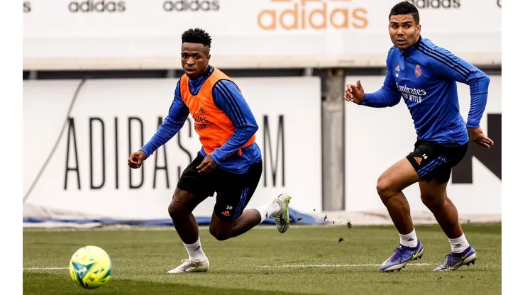 Foto: Antonio Villalba/Real Madrid via Getty Images | Vini Jr e Casemiro são peças chave do elenco do Real Madrid