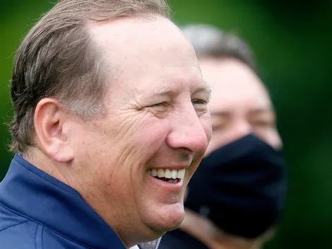 Textor 'bate no peito' e assume negociação por camisa 9 no Botafogo