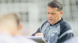 Foto: (Twitter Oficial Operário Ferroviário/@andreoito/OFEC) - Claudinei Oliveira chega ao Operário Ferroviário com a missão de repetir seus últimos trabalhos