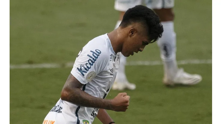 - O meia chegou ao elenco principal na temporada de 2020