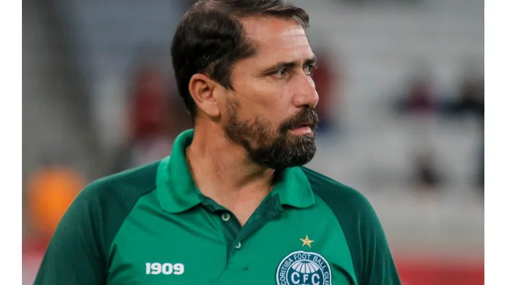 Foto: Gabriel Machado/AGIF - Morínigo: técnico manteve postura exigente mesmo após vitória do Coritiba na Arena da Baixada