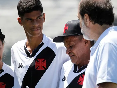 RECEBA! Luva de Pedreiro conhece e come a grama de São Januário; confira