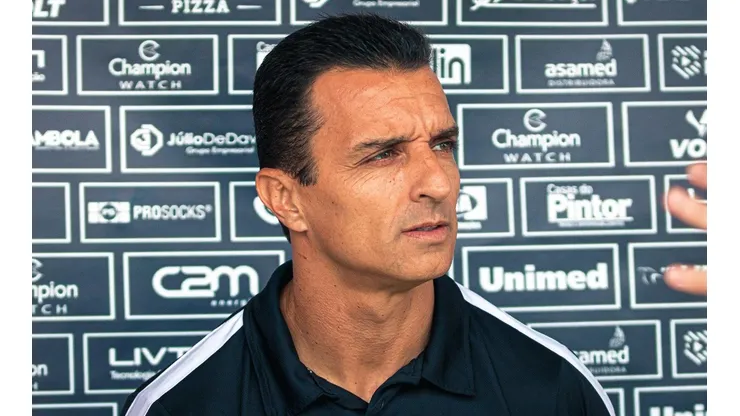 Foto: (Flickr Oficial Figueirense/Patrick Floriani/FFC) - Júnior Rocha vai ter que lidar com um desfalque de peso no Figueirense para o jogo de ida da semifinal do Catarinense