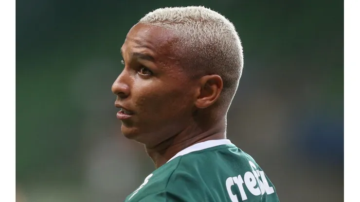 Foto: Marcello Zambrana/AGIF - Deyverson é disputado pelo Vasco com outros três gigantes