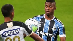 Foto: Pedro H. Tesch/AGIF - Sem espaço no Grêmio, o lateral acertou com o Athletico para 2022