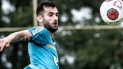 Foto: Ivan Storti/Santos FC - Léo Baptistão (foto) ganha hoje cerca de R$ 350 mil mensais; Bryan Angulo terá vencimentos na casa de R$ 500 mil