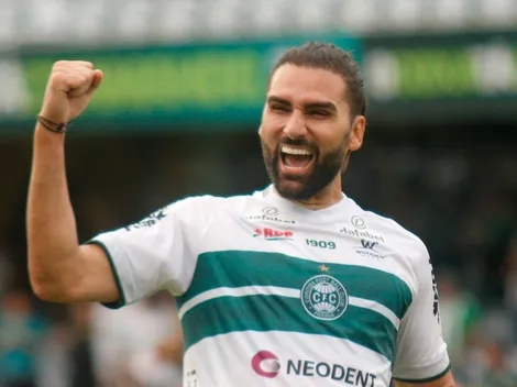 Coritiba não se contenta com Léo Gamalho e busca atacante de R$ 2,4 MI