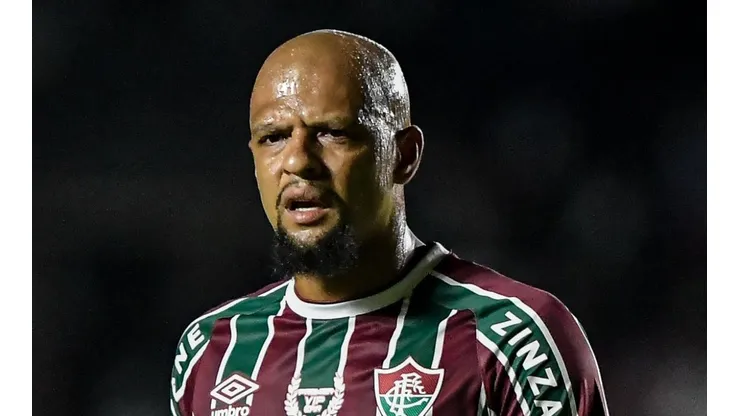 - O volante postou nas redes sociais imagens do edema que o tirou da semifinal