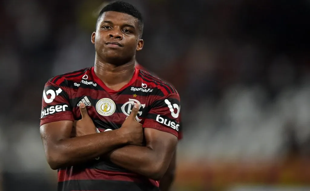 Lincoln ainda nos tempos de Rubro-Negro. Foto: Thiago Ribeiro/AGIF.