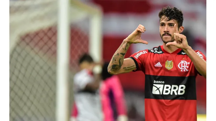 Foto: Thiago Ribeiro/AGIF | Gustavo Henrique deve permanecer como opção no banco de reservas do Flamengo