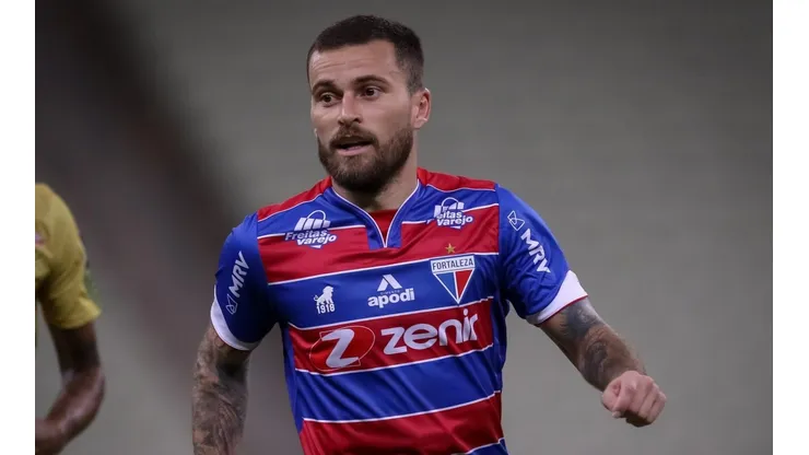 Lucas Lima não tem conseguido sequência como titular no Fortaleza (Foto: Lucas Emanuel/AGIF)