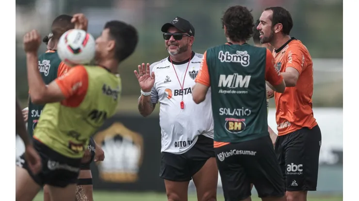 "Me contrataram para tomar essa decisão"; Mohamed expõe sua estratégia para montar time ideal do Galo