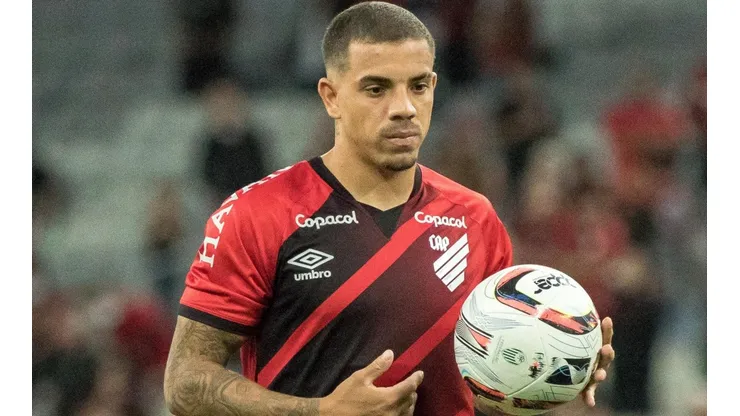 Foto: Robson Mafra/AGIF - Terans: um dos destaques do Athletico contra o Londrina nas quartas do Estadual