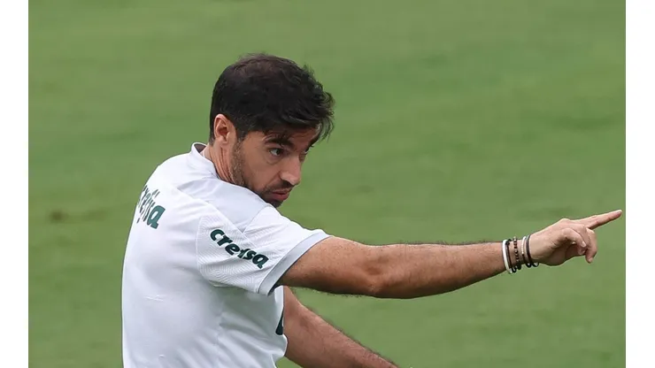 Atacante que não está nos planos do técnico Abel Ferreira deve deixar o Palmeiras no meio do ano