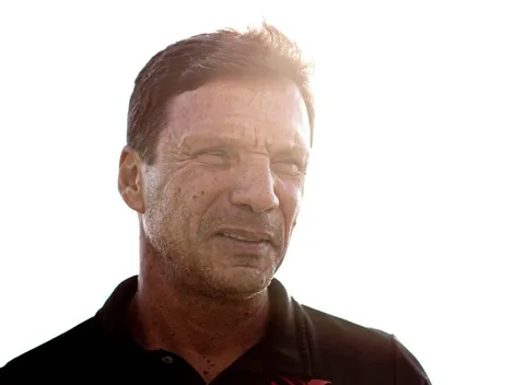 Zé Ricardo pode ter desfalque importante para o clássico contra o Flamengo