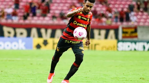 Rafael Vieira/AGIF. Ewerthon decidiu clássico contra o Náutico com gol na vitória por 2 a 1.