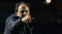 Foto: Marcello Zambrana/AGIF - Ceni (foto) não tem utilizado Gabriel Neves no time e uruguaio foi sugerido ao Santos