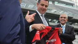 Foto: Gustavo Oliveira/Athletico - Presidente em conversa com o Senador