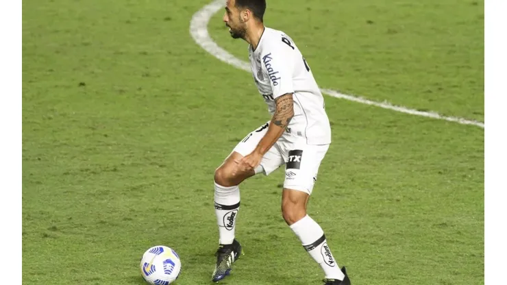 Camacho tem sido criticado pela torcida santista (Foto: Fernada Luz/AGIF)