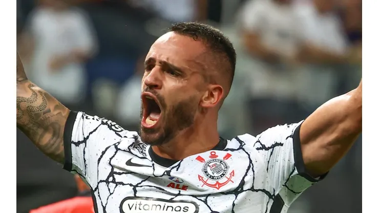 Edmundo desbanca Renato Augusto e aponta volante superior no Palmeiras