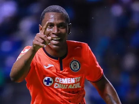 Bustos aprova e Santos negocia com atacante do Cruz Azul, do México