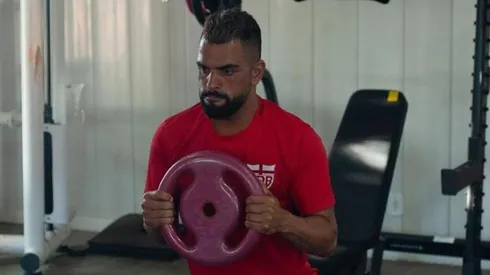 Foto: (Twitter Oficial CRB/@franciscocedrimfotografia) - Maicon tem feito uma preparação especial no CRB