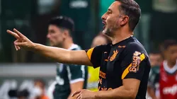 Foto: Marcello Zambrana/AGIF - Vítor Pereira analisou a arbitragem do clássico