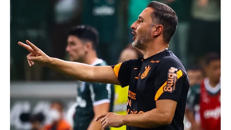 Vitor Pereira está tendo o apoio da torcida do Corinthians (Foto: Marcello Zambrana/AGIF)