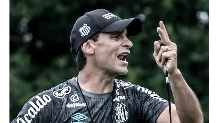 - Fabián Bustos é o novo treinador do Peixão