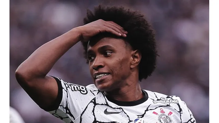 Foto: Ettore Chiereguini/AGIF | Willian é ofuscado em dribles certos para atacante do Palmeiras