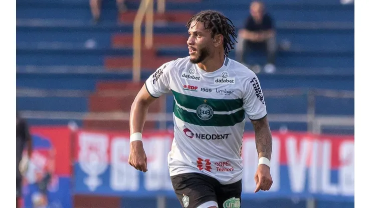 Foto: Robson Mafra/AGIF | Ascensão de Luizão e chegada de Clayton faz Coritiba se livrar de veterano