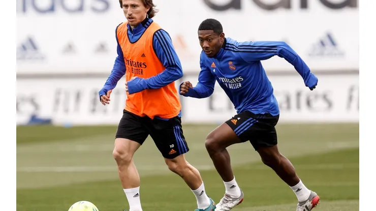 Elenco do Real Madrid se prepara para clássico contra o Barça; desta vez, time utilizará um novo uniforme