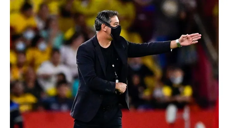 "Não acabou o futebol";  orgulhoso, Marquinhos Santos se rende ao talento de veteranos do América 