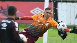 Foto: José Tramontin/Athletico - Goleiro Santos está em negociações com o Flamengo de Paulo Sousa