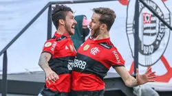 Foto: Marcello Zambrana/AGIF - Paulo Sousa não tem utilizado Gustavo Henrique (à dir.) no Flamengo por conta de lesão no joelho