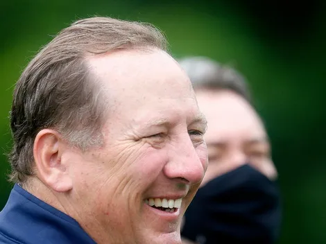 John Textor estuda proposta para contratar meia do Athletico Paranaense