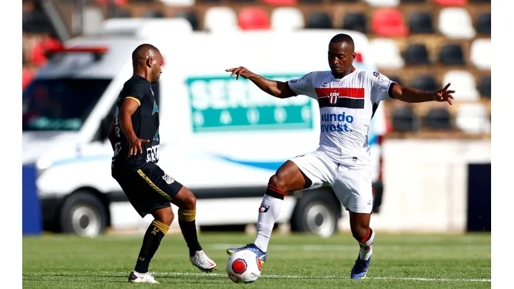 Thiago Calil/AGIF - Emerson Santos, volante do Botafogo-SP