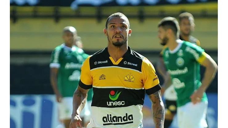 Foto: (Caio Marcello/AGIF) - Desde maio de 2021 no Criciúma, Arilson projetou a decisão contra o Goiás na Copa do Brasil