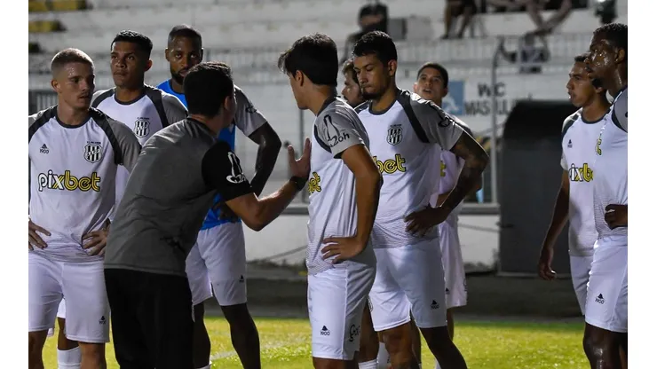 Foto: (Flickr Oficial Ponte Preta/Álvaro Jr./PontePress) - A Ponte vive situação dramática no Campeonato Paulista