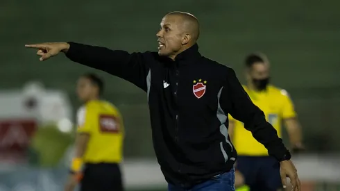 Diogo Reis/AGIF - Higo Magalhães, técnico do Vila Nova