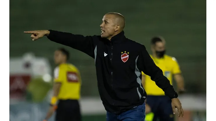 Diogo Reis/AGIF - Higo Magalhães, técnico do Vila Nova
